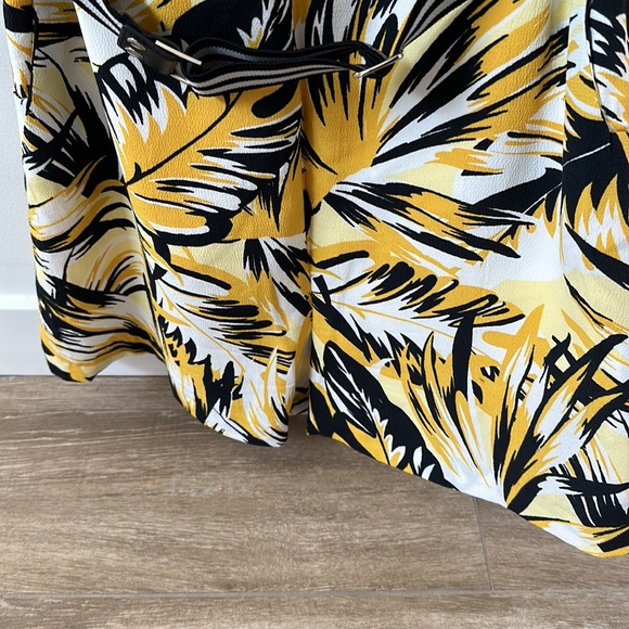 Women’s Cue Tailored shorts Jumpsuit Size Australian 8/US 4 Black/Yellow/ White - Picture 5 of 8